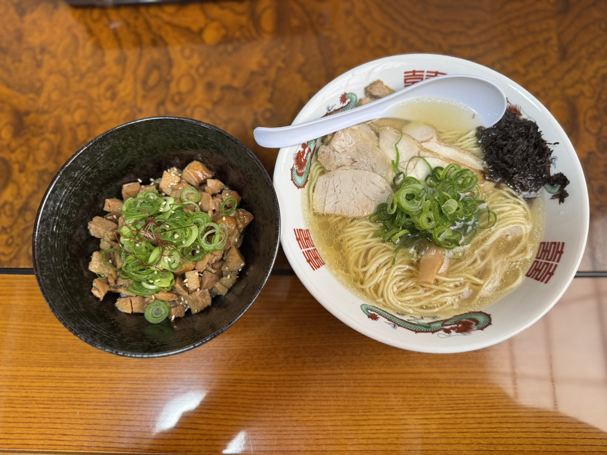 蛤とあさり出汁の塩ラーメンとチャーシュー丼。