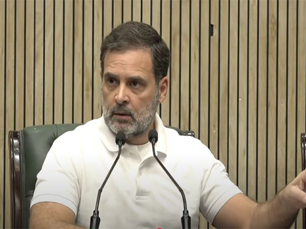ani_digital's tweet photo. "Why were more voters added in 5 months than in 5 years?" Rahul Gandhi alleges voting irregularities in Maharashtra
Read @ANI Story | https://t.co/hs3ijmAOch
#RahulGandhi #VotingIrregularities #Maharashtra https://t.co/9KlAO6cTjm