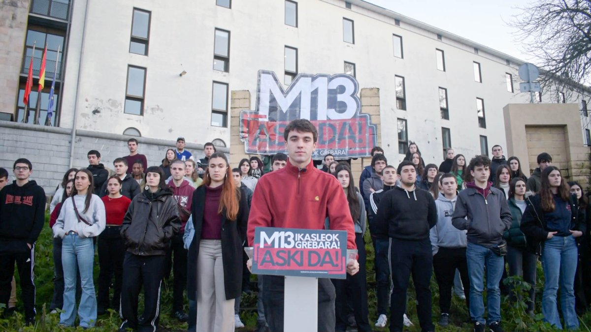 Gaur, Iruñeko hezkuntza delegaritza aurrean elkartu gara gorakada erreakzionarioaren aurka eta ikasle langileon interesen alde martxoaren 13an ikasle greba deitzeko.

#M13IkasleokGrebara 
📸⤵️