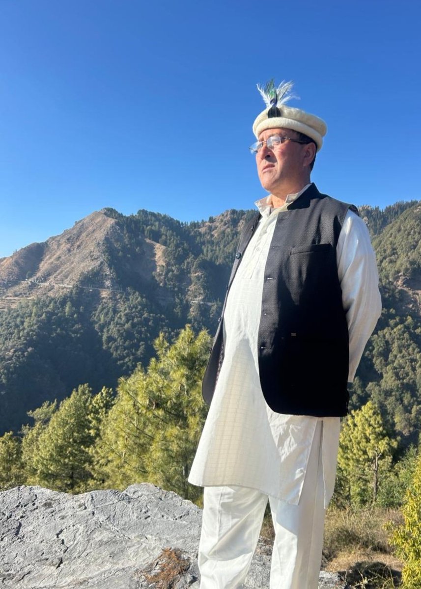 Following their conversion to Islam in the 13th Century, Balti men's traditional attire: Gos (Pula, Etu, Qa-baye, Bale-Qar) was gradually replaced by Khan suits, waistcoats, leather shoes, and Gilgiti Etu/Nating.