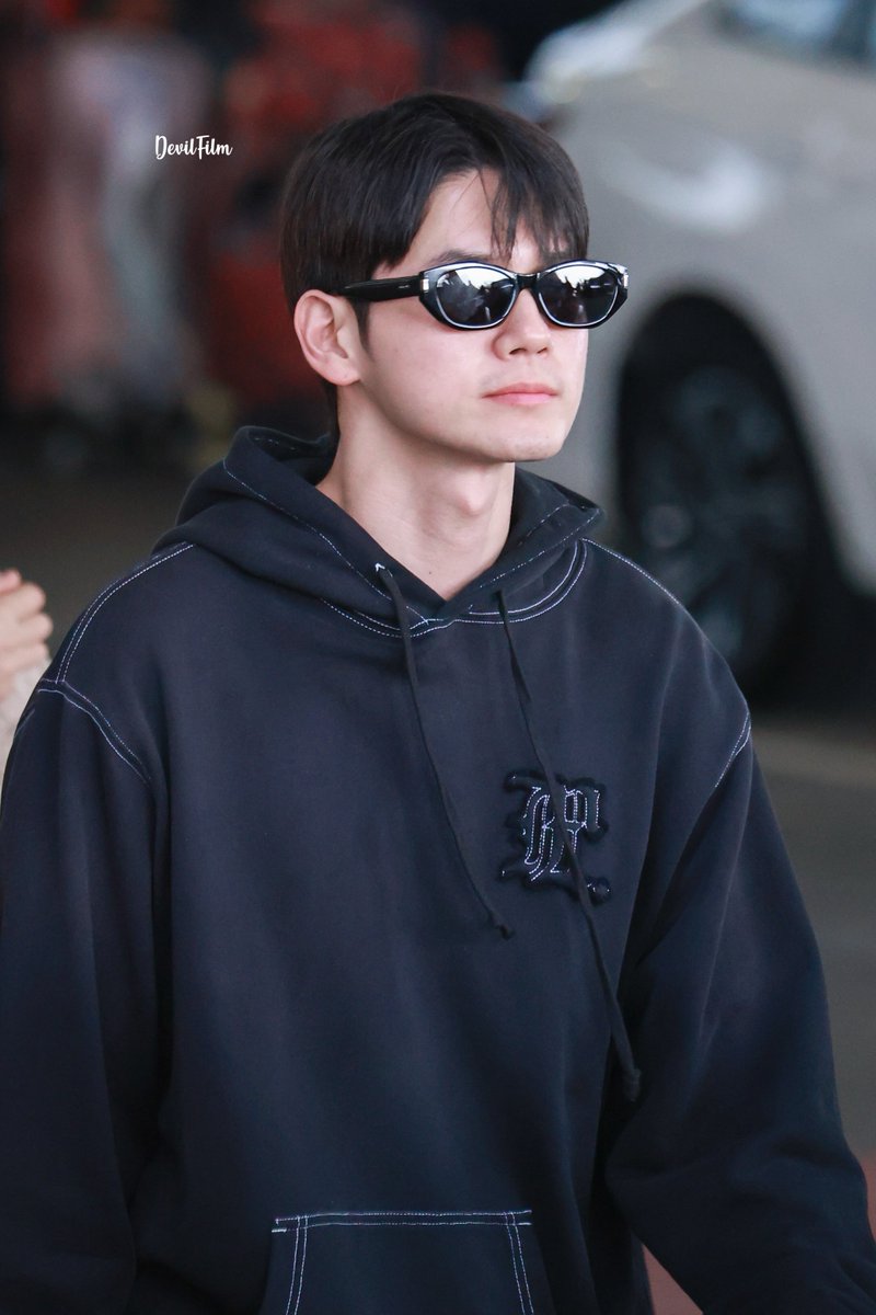 잘 도착했구나🕶

#옹성우 #ONGSEONGWU