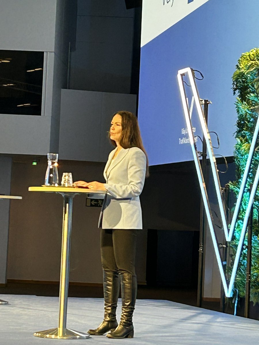 Ministeri <a href="/LuluRanne/">Lulu Ranne</a> korosti puheenvuorossaan #Väylä2025 tilaisuudessa varautumisen merkitystä kaikessa toiminnassa.