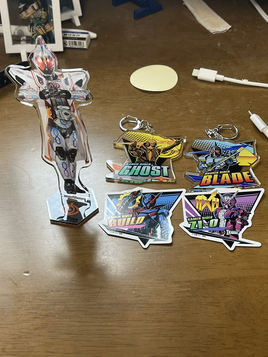 KAlohaoe's tweet photo. 東京で購入した，ウルトラマン，仮面ライダー。そして，しんちゃんストアでの購入品。以上のラインナップや。 https://t.co/tUJ0JOLNHP