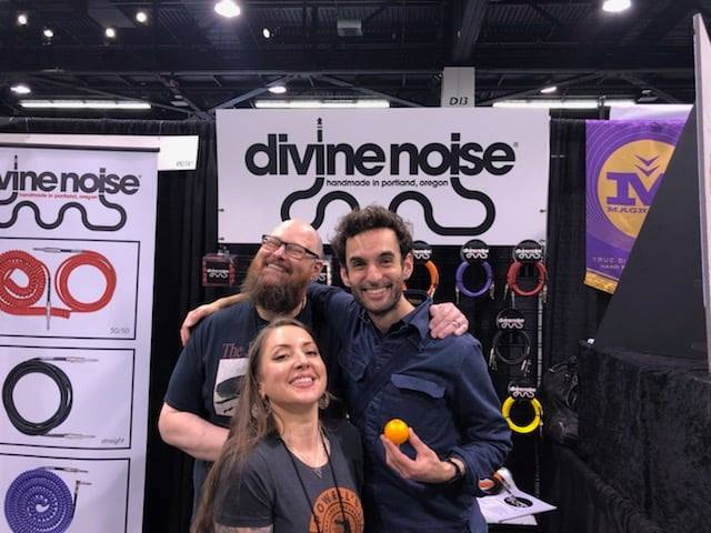 Julian Lageとdivinenoise社長Gil. ディヴァインノイズ・ケーブルはジャズギター、ギターミュージックにも最適という証明。apollonmusic.com/divinenoise/