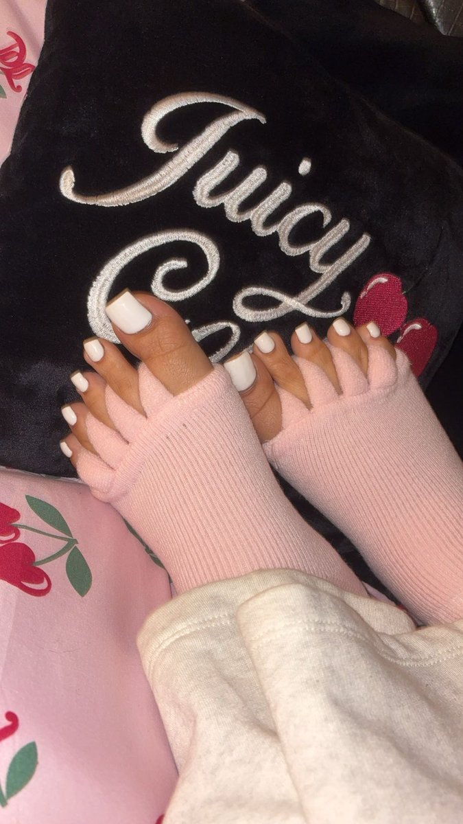 Who wants my stinky socks ⁉️⁉️⁉️
#footfetısh #footworship #stinkysocks