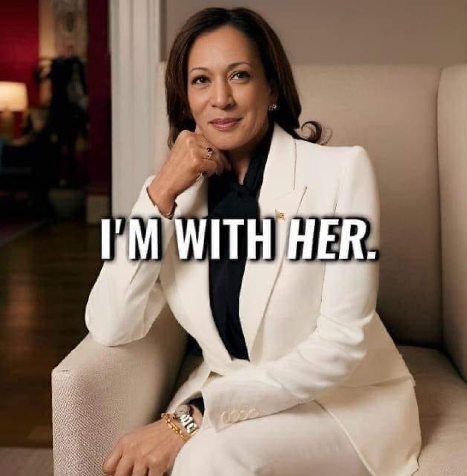 DisavowTrump20's tweet photo. RETWEET if you’re with her! https://t.co/awIvwkfonI