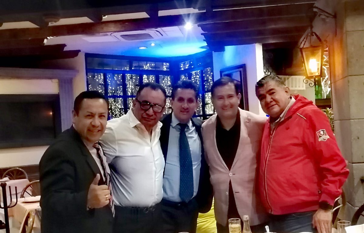 Un gusto compartir y conversar de distintos temas con mis amigos Lic. Eustasio Suárez, Lic. Callejas, Vicepresidente y Secretario del <a href="/cavdem1970/">Colegio de Abogados del Valle de México, A.C.</a>, con el empresario Ariel Juárez y con el expresidente del PRI y exregidor de Tlalnepantla, Lic. Arturo Montero.