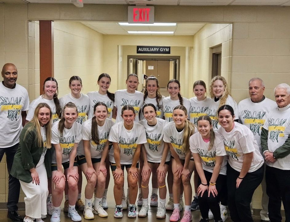 TeresaSLP's tweet image. Congrats, Hawk-10 Champs! 
(and a little throwback for the senior)