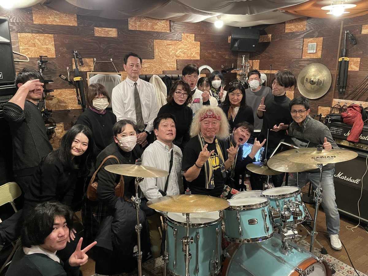 saku_drummer's tweet image. 昨日は桜谷ドラム教室始まって以来初めてのセミナーということで、爆風スランプのファンキー末吉さんをお招きしてのイベントでした🥁

音に対して、曲に対しての考え方やアプローチ、正に"圧巻"の2文字に尽きる2時間でした！

素晴らしいひと時をありがとうございました✨✨