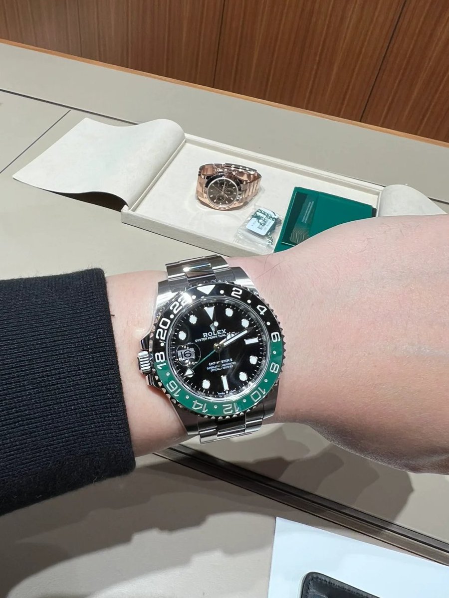 I bought a Rolex Sprite ring at a public price. Thanks to my angel SA, happiness came too suddenly.