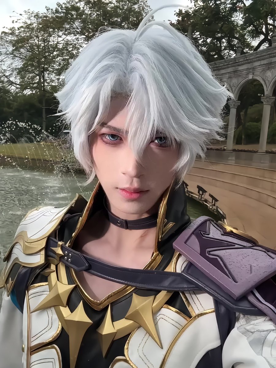 The savior has beautiful eyes. #Phainon  #cosplay  #白厄 #HonkaiStarRailCosplay