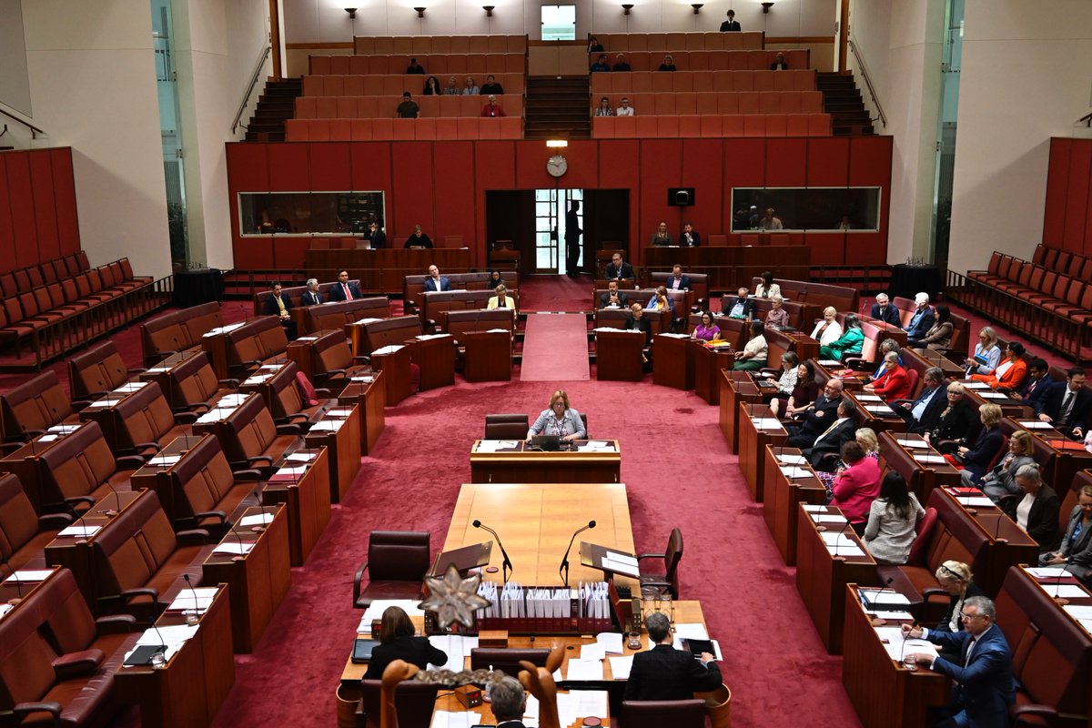 senatorbabet's tweet image. Everyone on the right hand side of this picture voted to stifle free speech, everyone on the left voted to try and protect it.