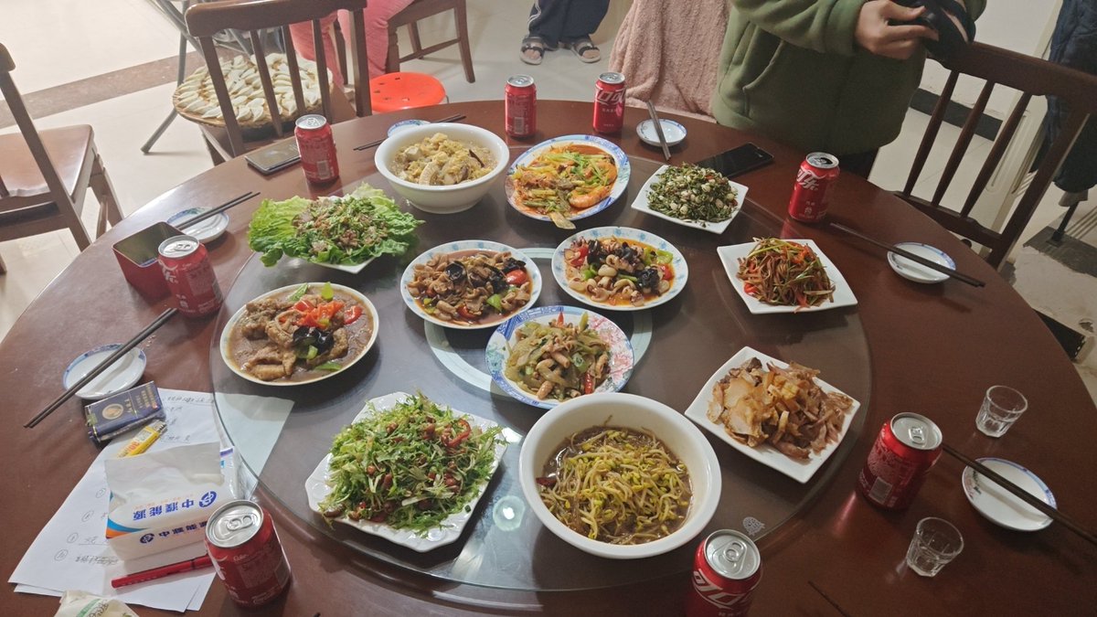 朋友小聚会一下。