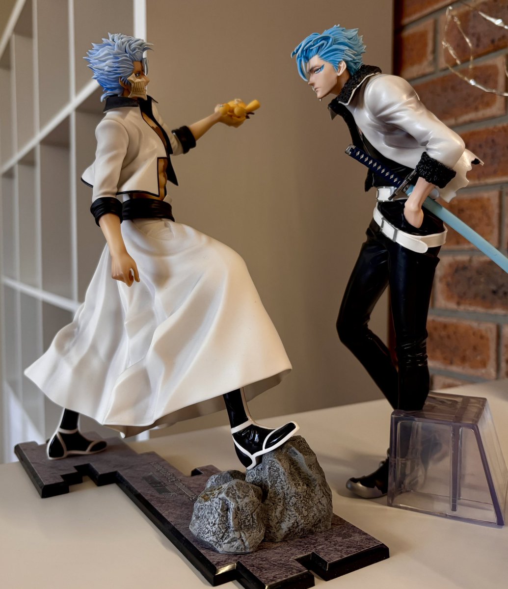 murderlight's tweet photo. grimmjow comparison https://t.co/yrZ8iDROAV