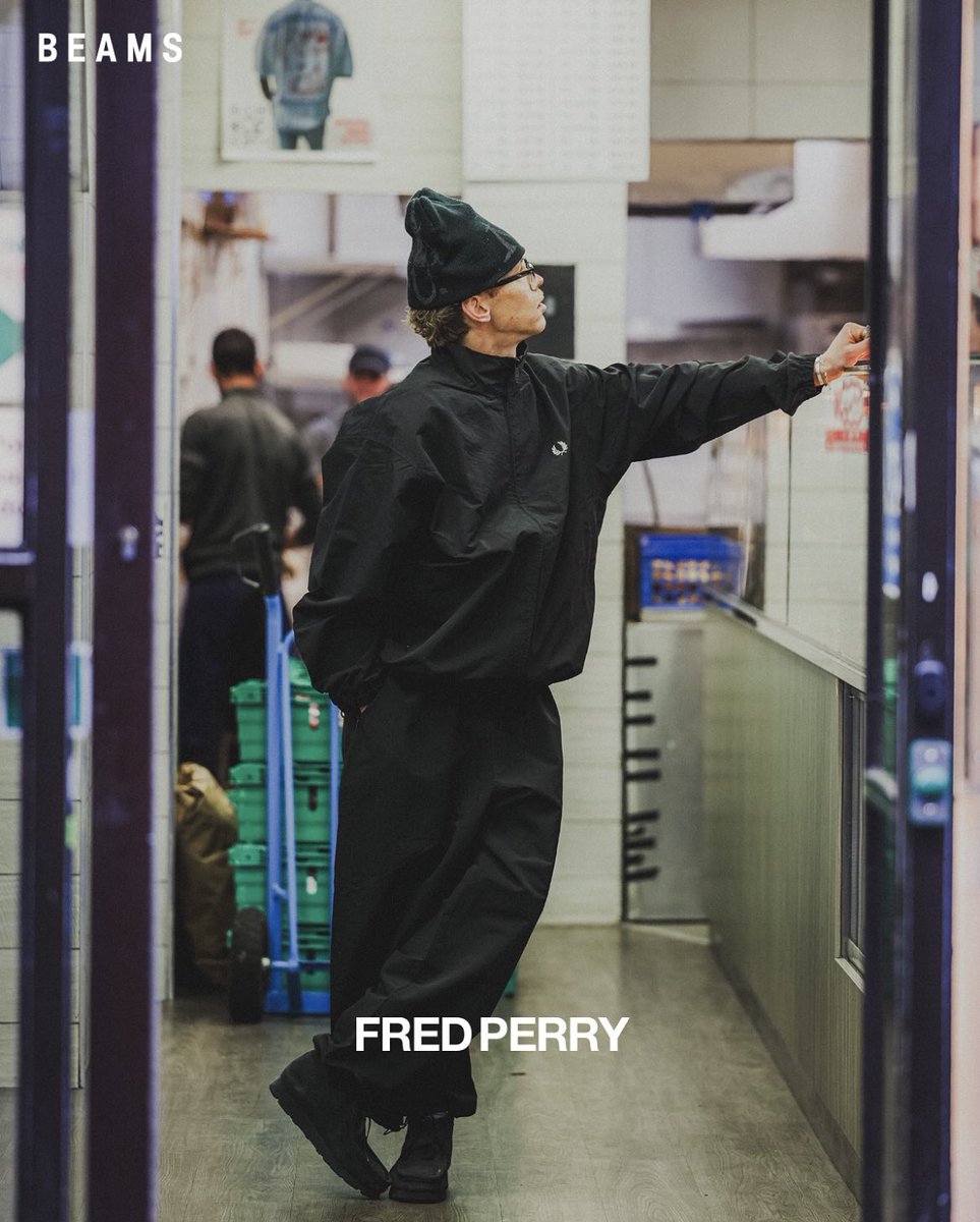 S_HangerLuck's tweet photo. 昨シーズン人気を博した《BEAMS x FRED PERRY》のシェルジャケット・シェルパンツが２月１５日に"新色のブラック"を加えてリリースするみたい。

BEAMSお得意のルーズなシルエットとマットな質感が上品でGood。要チェック✔️ https://t.co/x1ktbSF8Wl