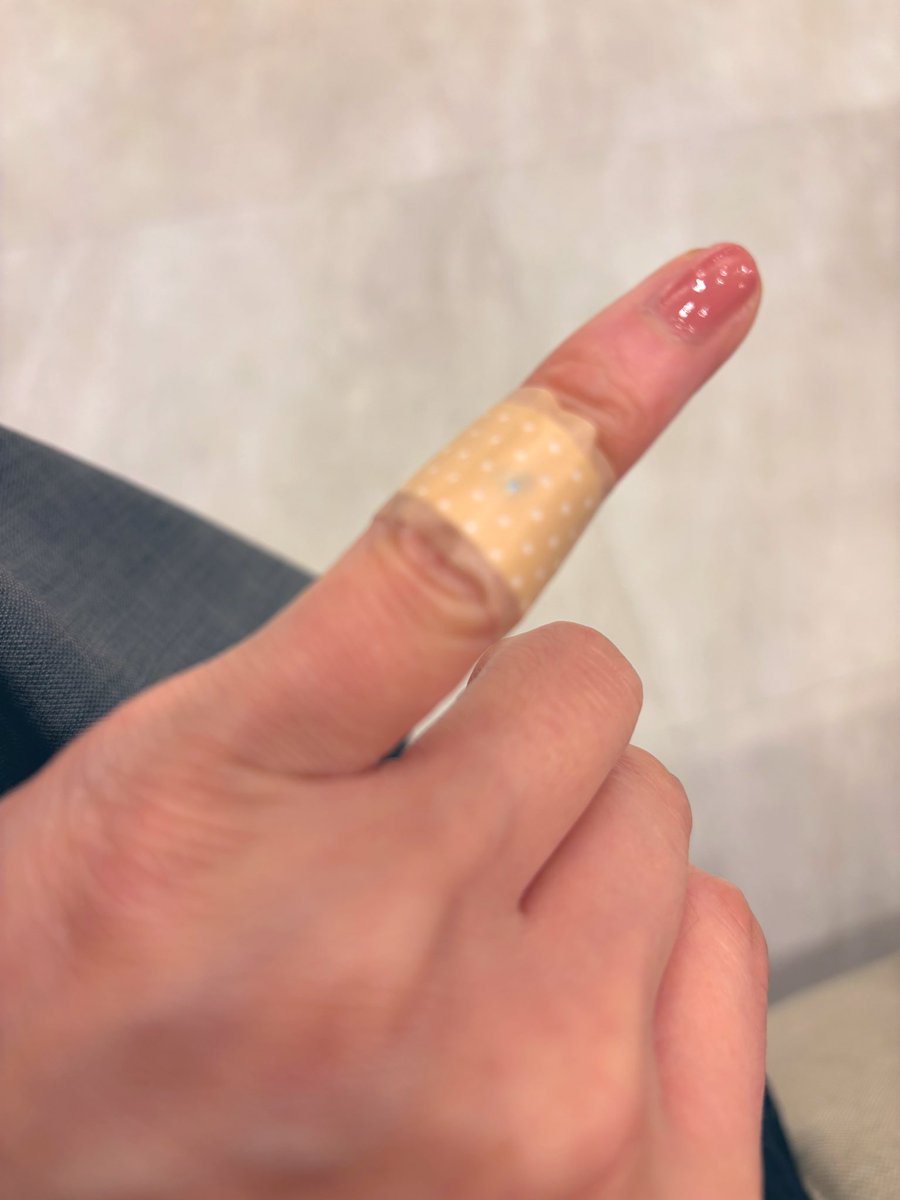 5年ぶりに小さなイボ発見。マイナス196度の液体窒素を数回に分けてスプレーで吹きつけてきた。そこそこ痛いけど1発で治療完了する。渋谷のクリニック最強なんです。