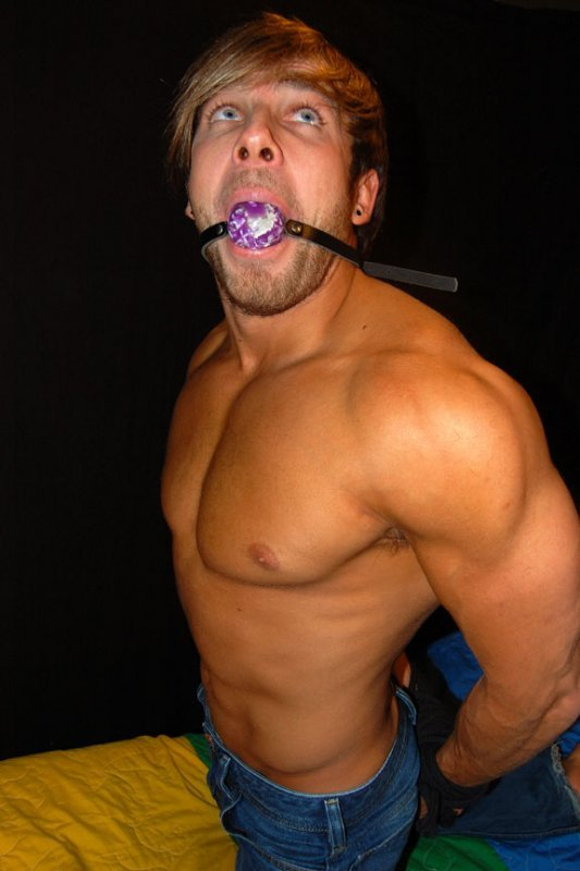 Bndggd's tweet photo. Who doesnt like a nice, mouth filling ball gag? https://t.co/7yW1S0U9Wm