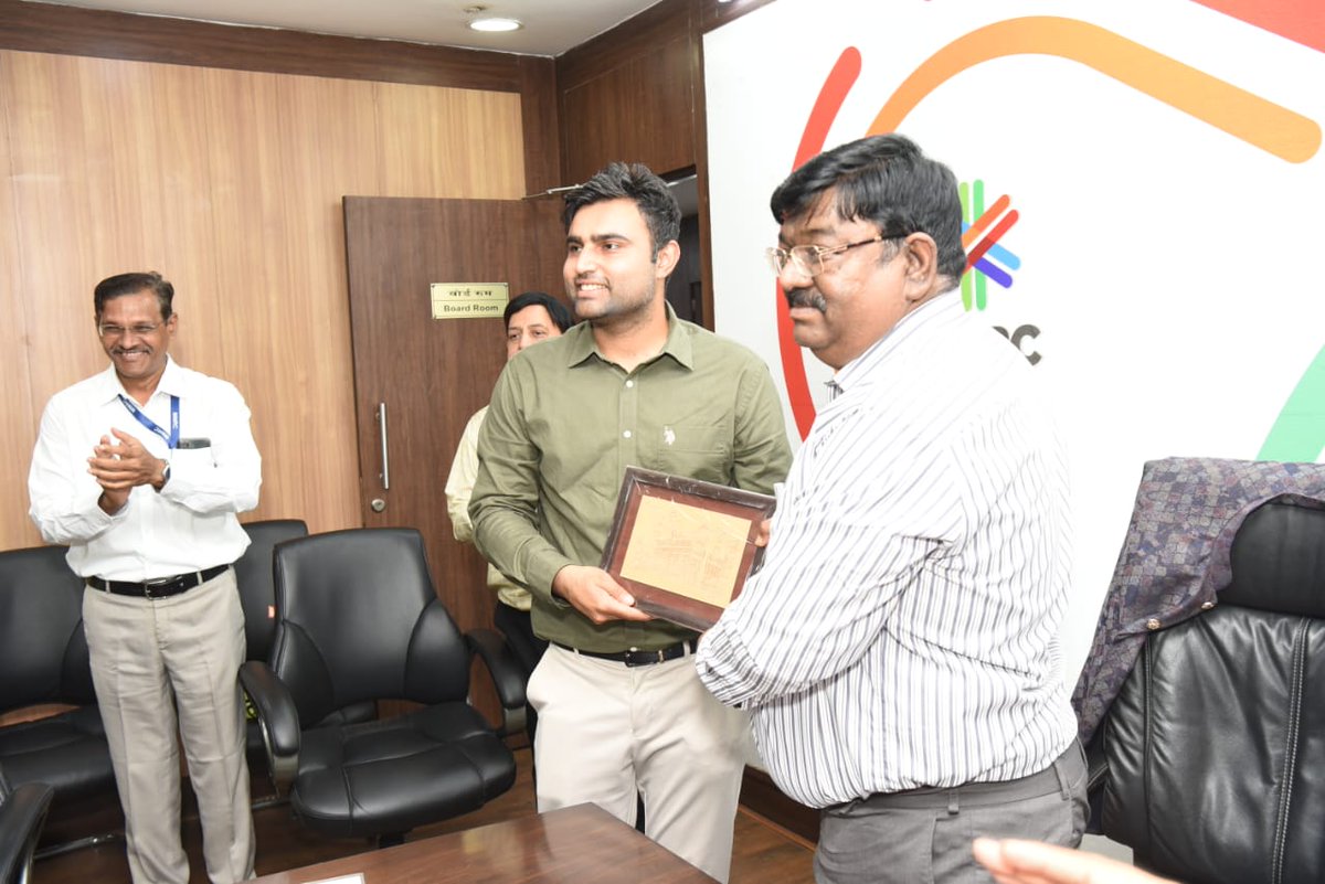 MumbaiMetro3's tweet photo. IAS Officer Trainees (2024 batch) visited Aqualine as part of their winter study tour. They visited  #Shitladevi metro station to get an insight on urban transport and infrastructure planning. The Trainees had interaction with Mr. R. Ramana, Director (Planning & Real Estate Development/ NFBR) at MMRC HQ followed by a train ride from #BKC to #CSMIA-T1 

@AshwiniBhide @RamanaR4 @SubodhGupta_ @LBSNAA_Official 

#IASTrainees2024
#MumbaiMetro3 #ConnectingTheUnconnected #AquaLine #MMRC #MumbaiUnderground