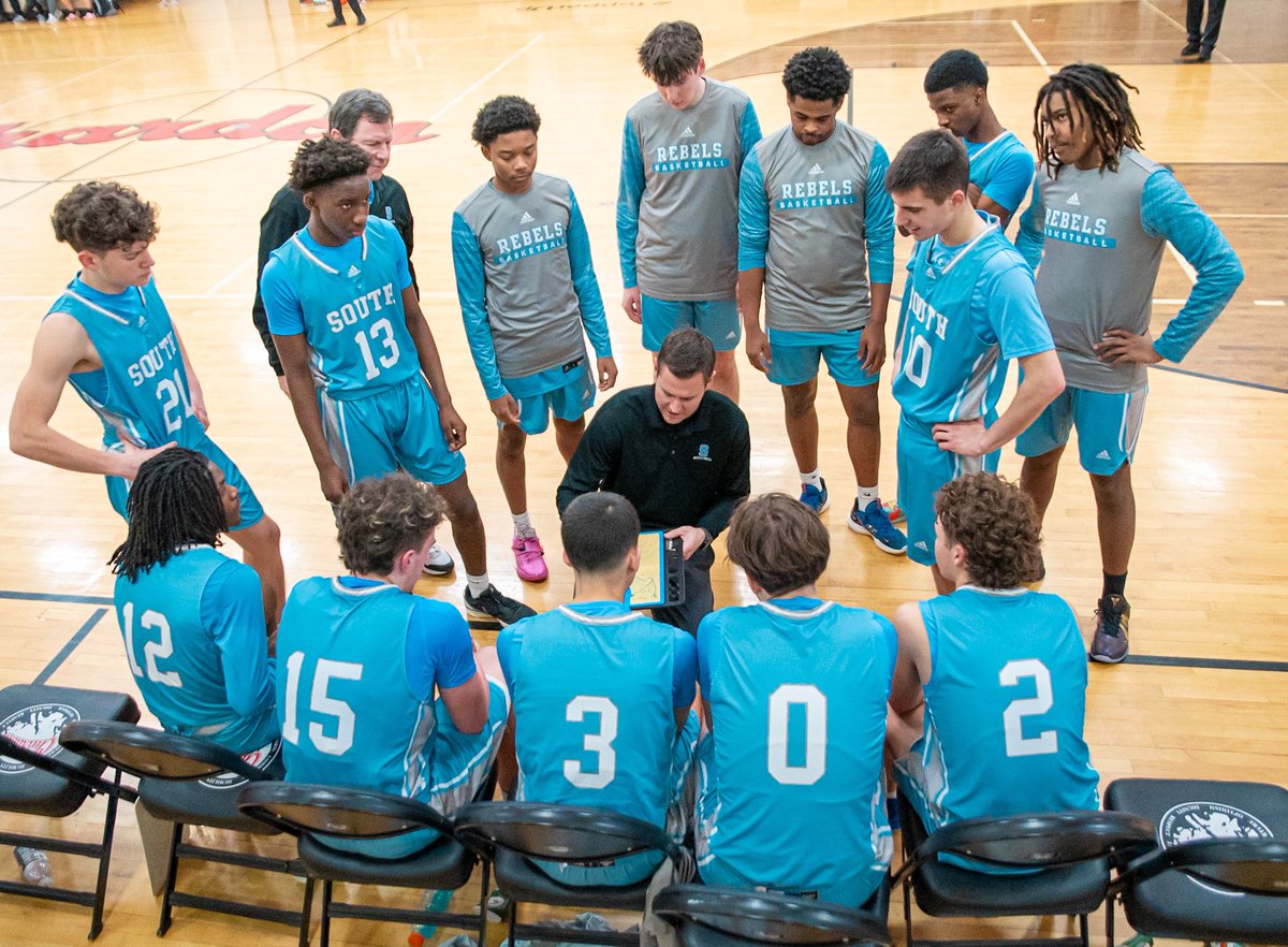 Boys play Kenston in our gym tonight!!
You guys voted CAMO so we better see a packed stands
Theme: CAMO🌲🍀🌴🌳

Freshman- 5
JV- 6:30
Varsity- 7:30

📸📸- @cf_visualzz