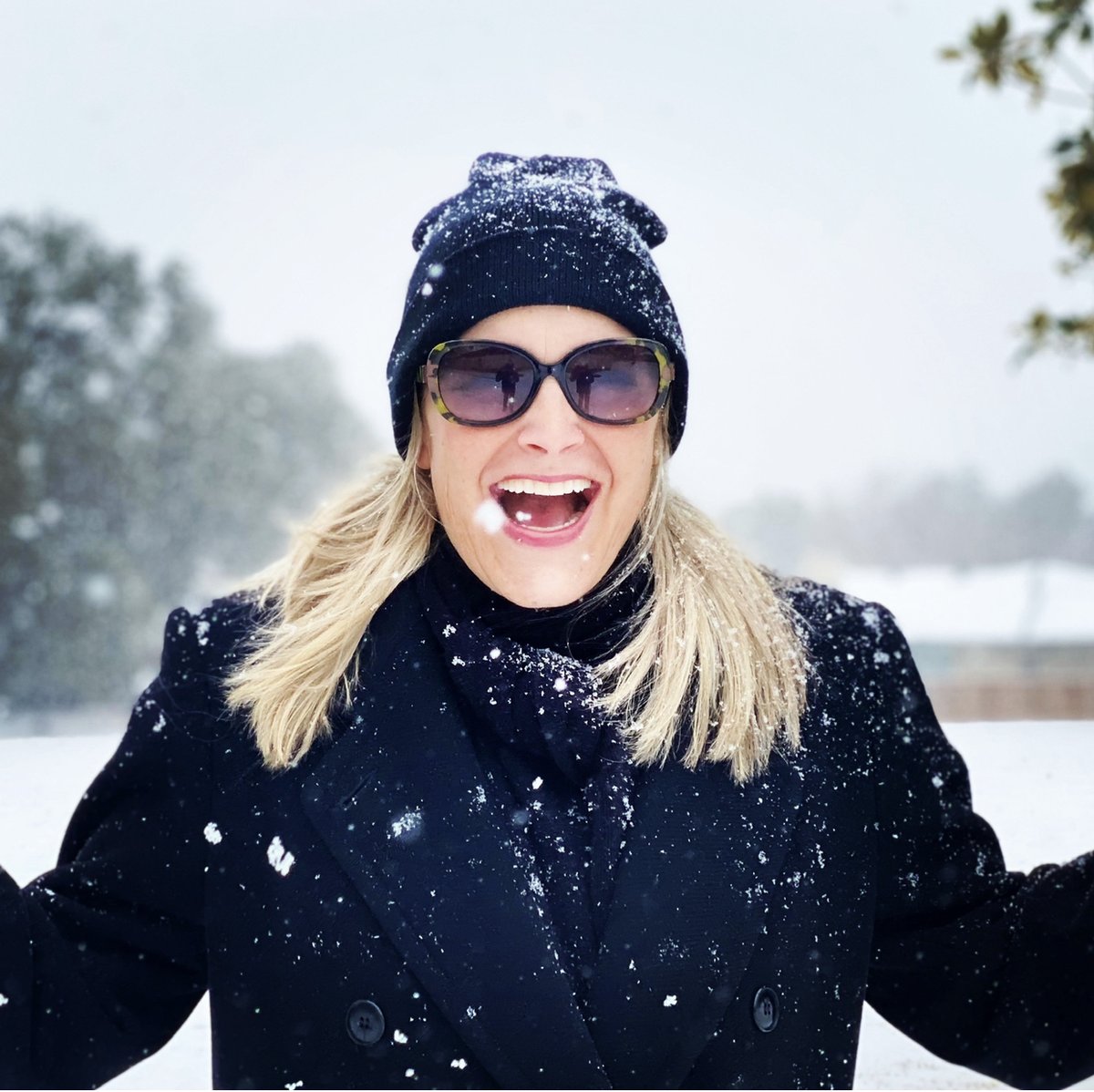 EliseBaughman's tweet image. Happy Optimism Day! 😀

My friends &amp;amp; family nicknamed me Pollyana once (😂) because I like to see the good in everything. The secret to my optimism is simply counting my blessings. ❤️ And yes, that means through stress &amp;amp; sadness that we all face.

#optimismday #stayingpositive