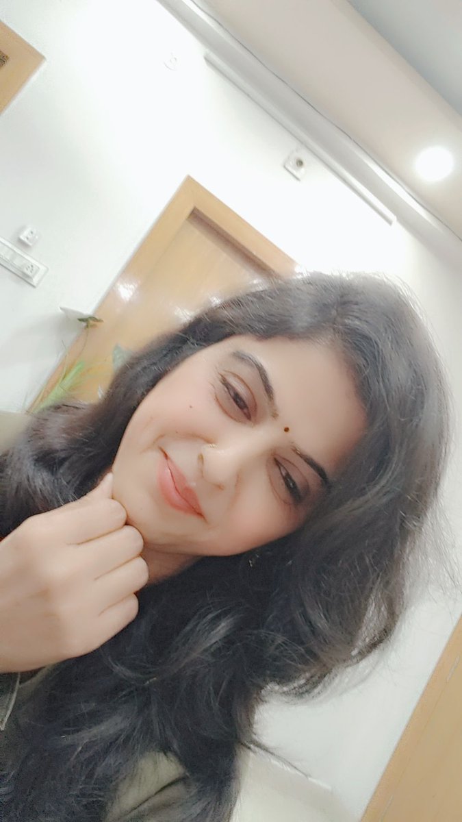 हवाओं के भरोसे मत उड़,
चट्टाने #तूफानों का भी रुख मोड़ देती हैं,
अपने पंखों पर भरोसा रख,
हवाओं के भरोसे तो #पतंगे उड़ा करती हैं।..