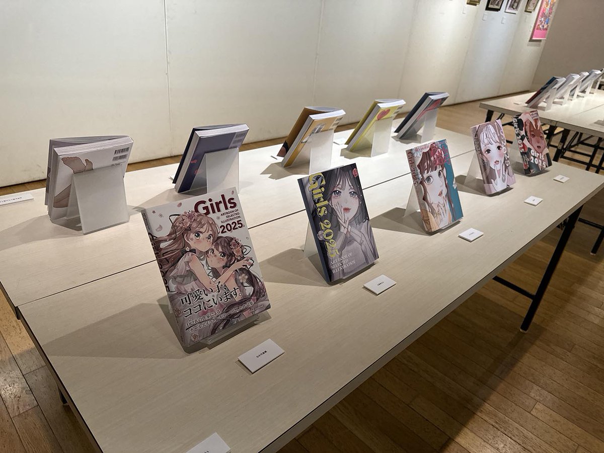 artbook_jp's tweet photo. #Girls2025 展、開催初日。全国的な大雪の影響で、本日も吹雪いている函館ですが、朝から多くの方が足���止めてくれて、本を手に取ったり、フリーペーパーを持って行ってくださったり。此処で開催できて本当に良かった！ご尽力頂きました多くの方々に感謝しかございません。#金森赤レンガ倉庫 https://t.co/CNJmZ7ojbO