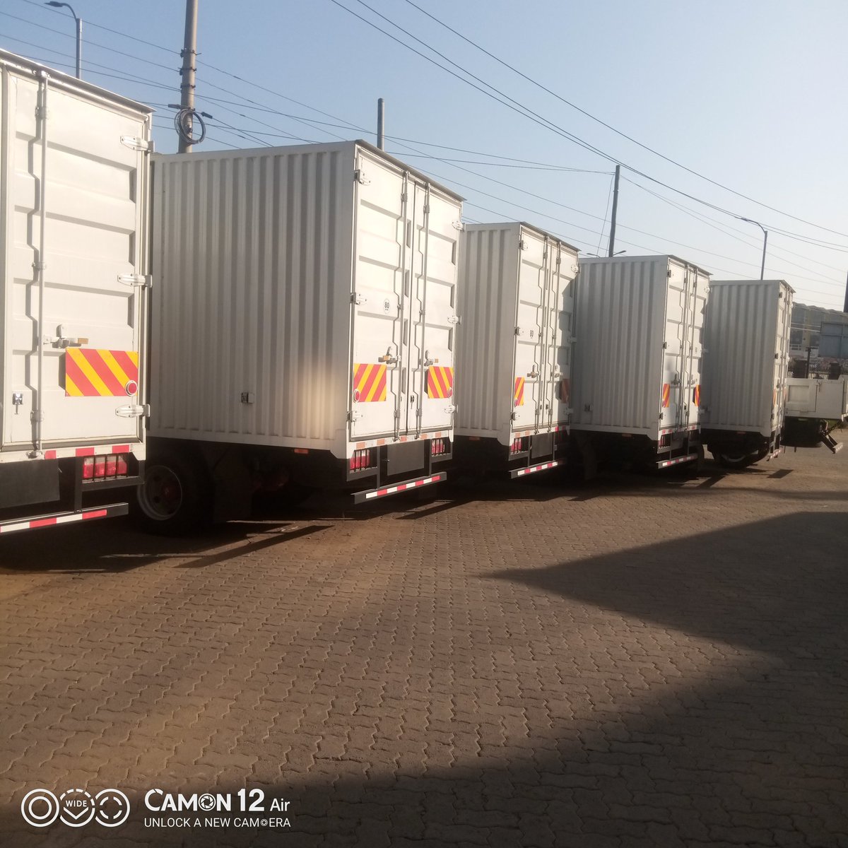 Jeffyjuma's tweet photo. @Caradvicekenya Dong Feng light commercial cargo trucks available. Prices with body are as follows: 4 tonne (Kes 3.8m), 7 Tonne (Kes 4.4m), 10 Tonne (Kes 4.6m). The 4 Tonne has the Isuzu engine while the rest have Cummins engine. Bank finance of upto 90% available. Text 0780618718 for inquiries https://t.co/vUNZXuOcsy