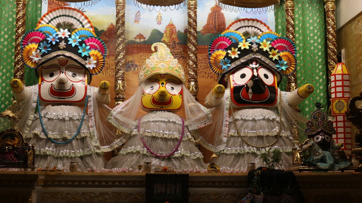 ISKCONPune's tweet photo. 🌷Mangal Arati Darshan🌷🗓07/02/2025🙏🚩@ISKCONNVCCPune🚩
.
.
#ISKCONNVCC #ISKCONPune #ISKCONNVCCPune #ISKCON
#kumbhmela2025 #kumbhmela #Prayagraj
#PrayagrajMahakumbh2025 #7thfebruary #7thfebruary2025
#Friday #Harinaamsankirtan #Radheshyamdas #Radheradhe
#Sankirtan #Kirtan https://t.co/Tpyi9rqcuc