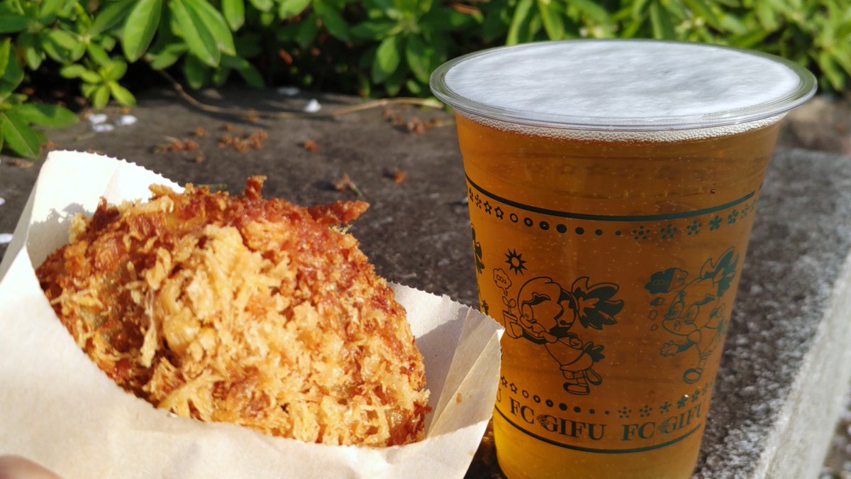 なかやす tweet media