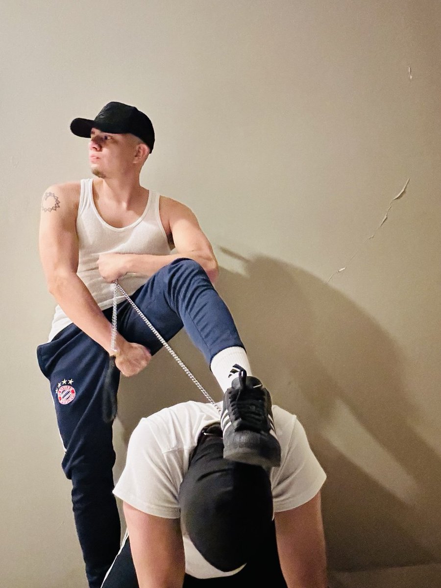 4AXLservice's tweet image. Como cuando el hombre del momento, el que es tendencia, el chacal que todos desean es tu amo. Sí es él!!!  y el putito esclavo con cadena soy yo,  les  juro. Gcs por humillarme y usarme amo @Aldrich_rodrigo