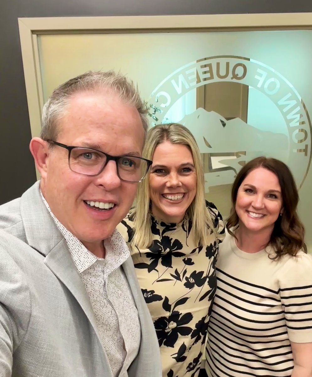 MarkStewart_AZ's tweet image. Just wrapped up a great visit with Mayor Julia Wheatley and Councilmember Leah Martineau at @TownofQC Town Hall!

We’re strengthening the bond between Maricopa County and Queen Creek, ensuring top-notch service for our residents. 

Check out their vision &amp;amp; mission! #Perfecto