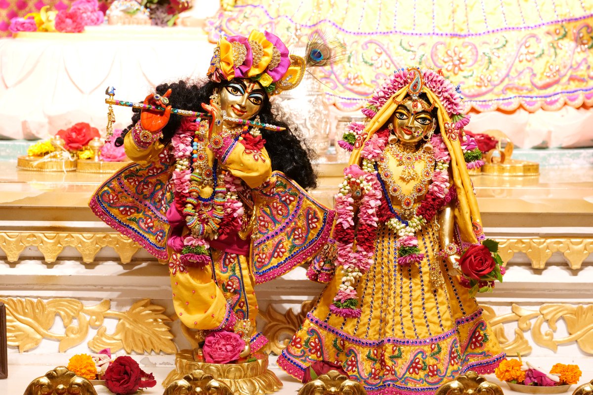 ISKCONPune's tweet photo. 🙏🏽Today's Darshan 📿 🗓07-02-2025🙏
🌷Sri Sri Radhavrindavanchandra🌷
🚩@ISKCONNVCCPune🚩
.
.
#ISKCONNVCC #ISKCONPune #ISKCONNVCCPune #ISKCON
#kumbhmela2025 #kumbhmela #Prayagraj 
#PrayagrajMahakumbh2025 #7thfebruary #7thfebruary2025
#Friday #Harinaamsankirtan #Radheshyamdas https://t.co/V1bsrQskuE
