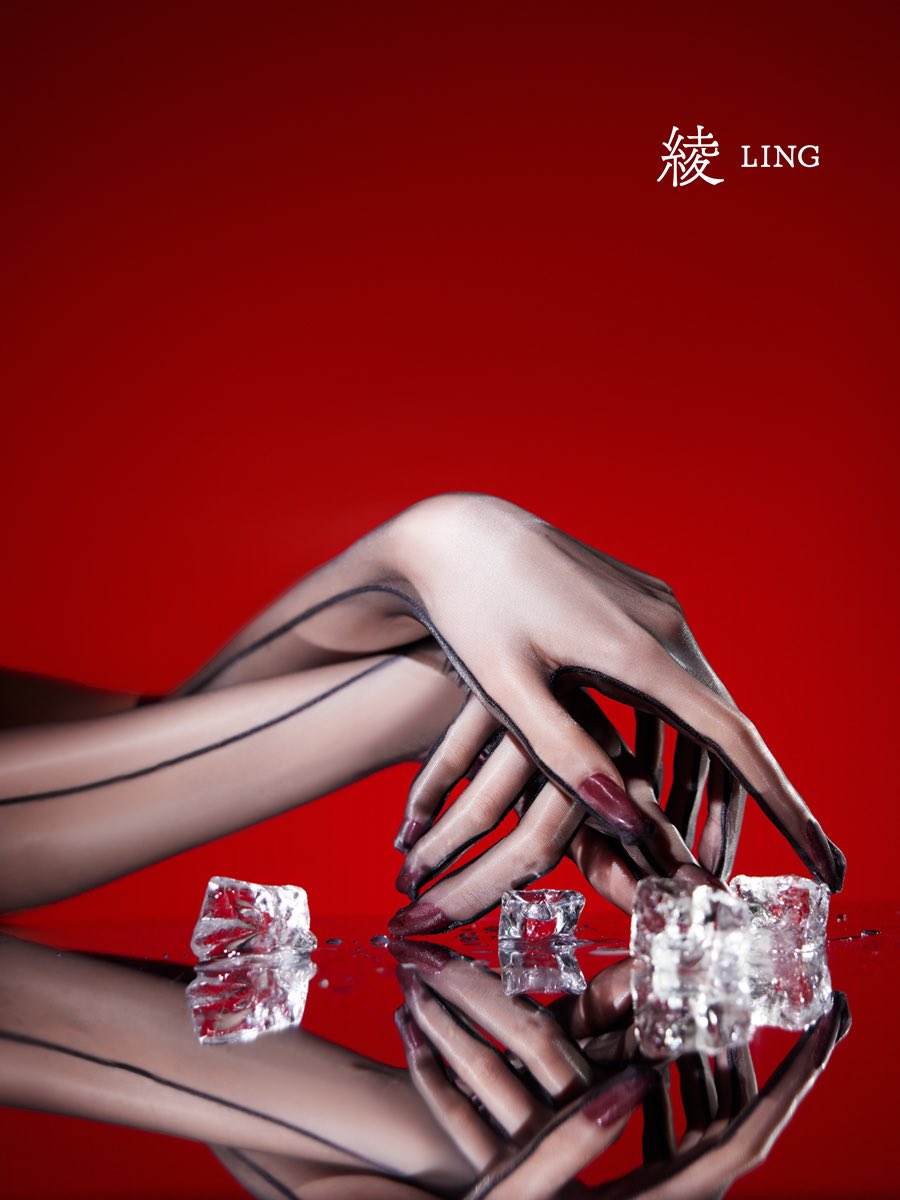 绫新品「流纱」纯丝袜手套 新增琉光™版
🧊细腻抚爱，滑入柔润欲境

全新升级琉光™1D油亮面料
丝柔更纤薄，抚摩更无距
🥂油润细软，滑嫩透现
带来更酥麻震颤的超滑润体验

直达选购📮https://t.co/izoynfP3wu

#LingTouch #绫丝袜 #绫 #绫天猫旗舰店 #丝袜 #丝袜控 #パンスト #ストッキング https://t.co/5Ncq0rasXL