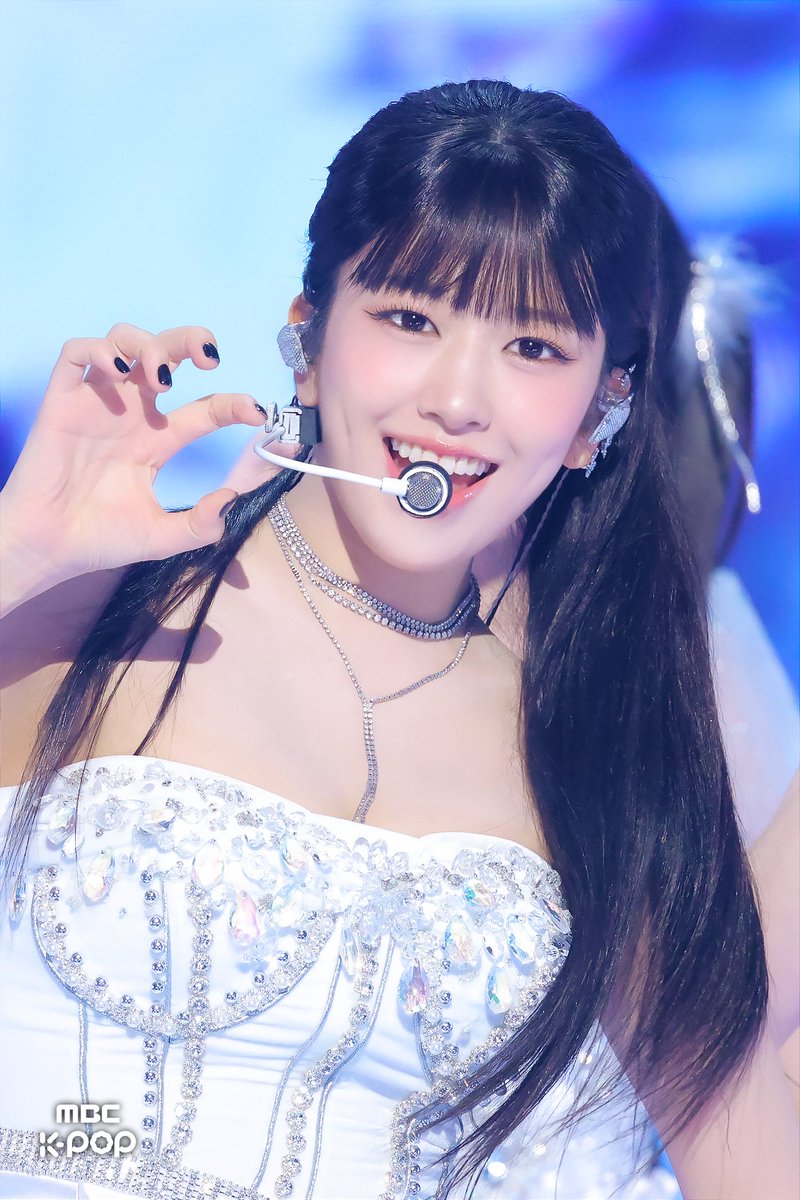 MBC_entertain's tweet photo. 💎2024 MBC 가요대제전 현장포토💎

아이브데뷔곡일레븐갓곡인거아는사람🤚
ㄴ이거레알반박불가

250129 #2024가요대제전 #아이브 #IVE @IVEstarship https://t.co/AuVwGe8CQg