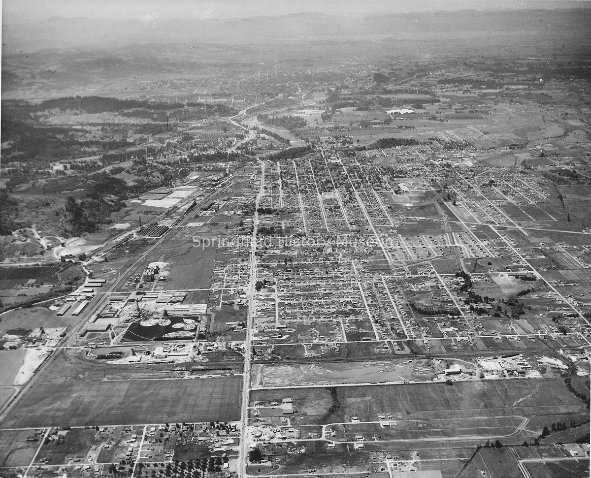 For #TBT, an aerial picture of #springfield west along main st. In the bottom left corner, you can see the Rosboro Mill. It’s from the 1950s.