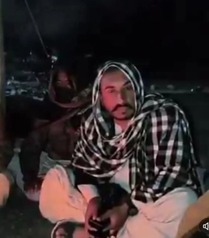 Guldost_Bal0ch's tweet photo. یارے دوست گولڈ میڈلسٹ، پی ایچ ڈی اسکالر اور لسبیلہ یونیورسٹی میں پلانٹ پیتھالوجی کا لیکچرر اور سابقہ اسپورٹس ڈائریکٹر عطاءاللہ جتک کی بہن کو ریاستی ڈیتھ اسکواڈ اٹھا کر کے گئے ہیں  اسکی خاندان کو مسلسل ہراسمنٹ سے بچانے کے لیے ہم سب کو آواز اٹھانا ہوگا. https://t.co/Ac8hLLhfqV