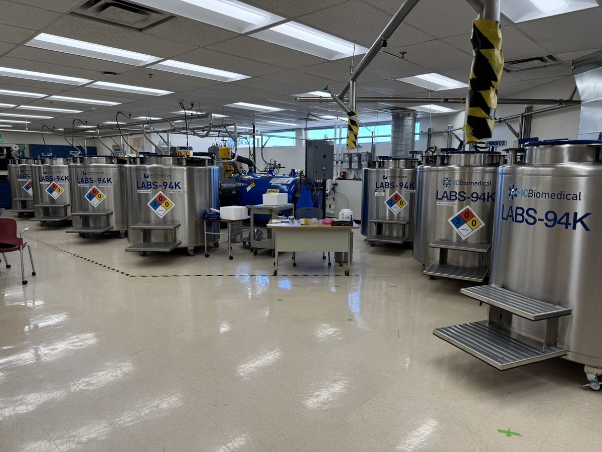 JenniferKFrey's tweet image. Enjoyed a visit to @UNM_MSB Mammal Division and @MSBDGR with two new @nmsu_fwce grad students.  Always a good day when the value of museum specimens is highlighted. The liquid nitrogen tissue storage system is truly awesome.