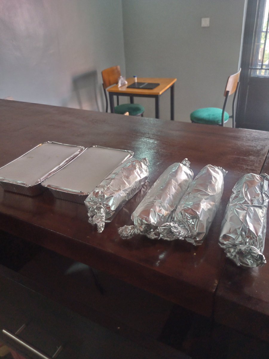 Kay2506's tweet image. Good morning X fam,
Nkuko abenshi mubizi BrdEducation yaduhaye bourse turi mu rugo mukwa cyenda none ngo bazongera kuyiduha mukwa gatanu (twayamaze kera) 😭💔

Iyi restaurant ya mbere i Kigali @FreshShawarma bansabye 200 rts na likes 400 😪 mwihangane mumfashe basi ni ubwa nyuma