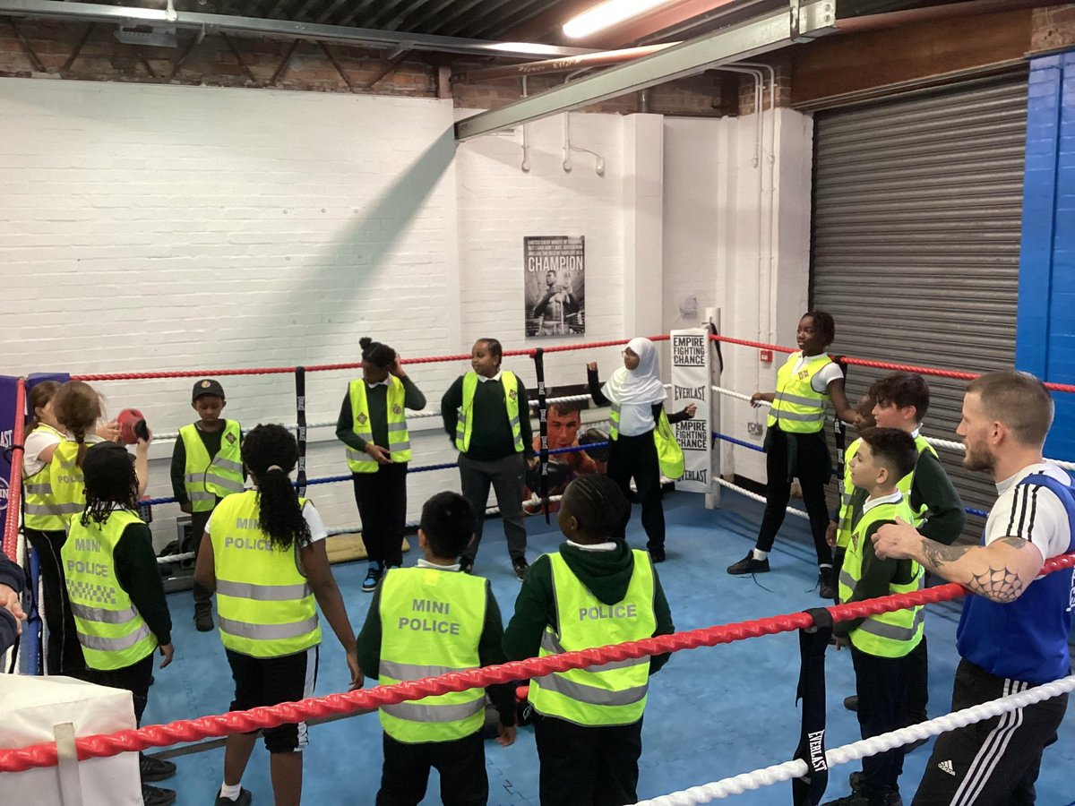 EvergreenPA's tweet photo. Year 5 Mini Police had a wonderful time at @EmpireFightingC with PCSO nick. They started with a warm up before practicing our punches. #communitylinks #minipoliceprogram @Cabotfederation https://t.co/kF9H7ZRvF0