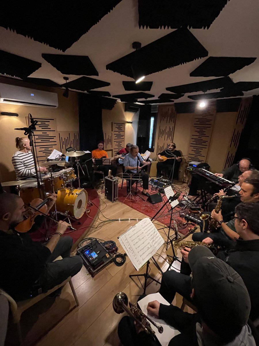 Tatil bitti konserlere hazırlık… 

#kuzeyinoğlu #volkankonak