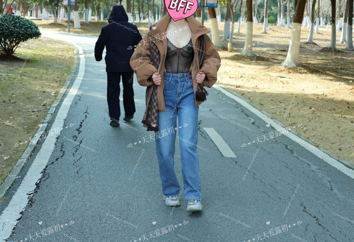 亲爱的大爷，有个骚妇正在露出，如果被你发现了就可以为所欲为哟，哈哈
@Fulishequ 
@xiaolin_577 
@fuligc 
@youluo09 https://t.co/1CK2gKHNj4
