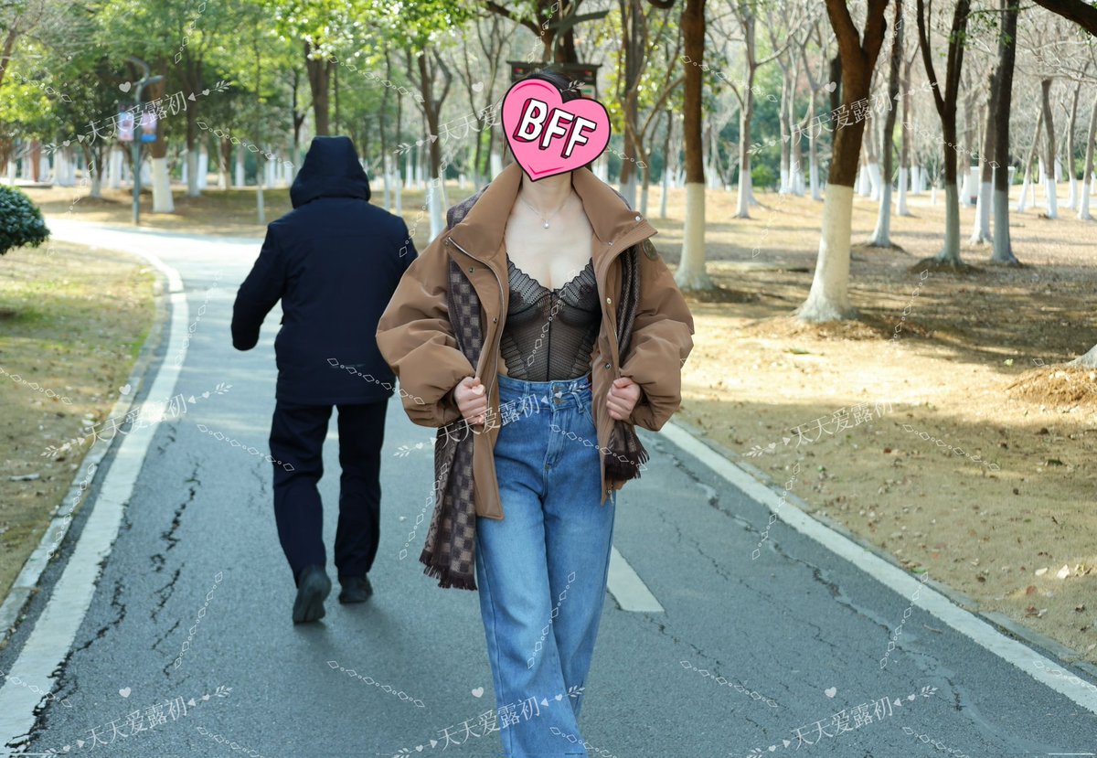 亲爱的大爷，有个骚妇正在露出，如果被你发现了就可以为所欲为哟，哈哈
@Fulishequ 
@xiaolin_577 
@fuligc 
@youluo09 https://t.co/1CK2gKHNj4