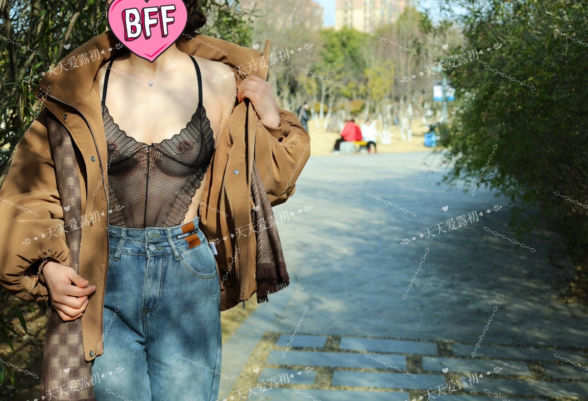 亲爱的大爷，有个骚妇正在露出，如果被你发现了就可以为所欲为哟，哈哈
@Fulishequ 
@xiaolin_577 
@fuligc 
@youluo09 https://t.co/1CK2gKHNj4