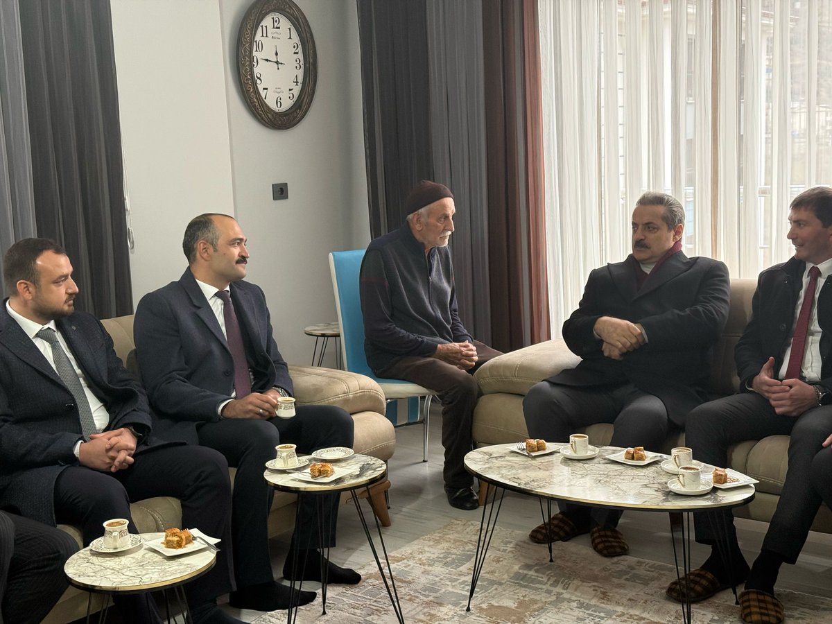 Ardanuç İlçemize doğalgaz arzı Ak Parti Artvin Milletvekili Sn. Faruk Çelik , Ardanuç Kaymakamı , Ardanuç Belediye Başkanı ve Ardanuçlu vatandaşlarımızla ilk meşalenin birlikte yakılmasıyla gerçekleştirilmiştir. Doğal gazın Ardanuçlu hemşerilerimize hayırlı olmasını dileriz...