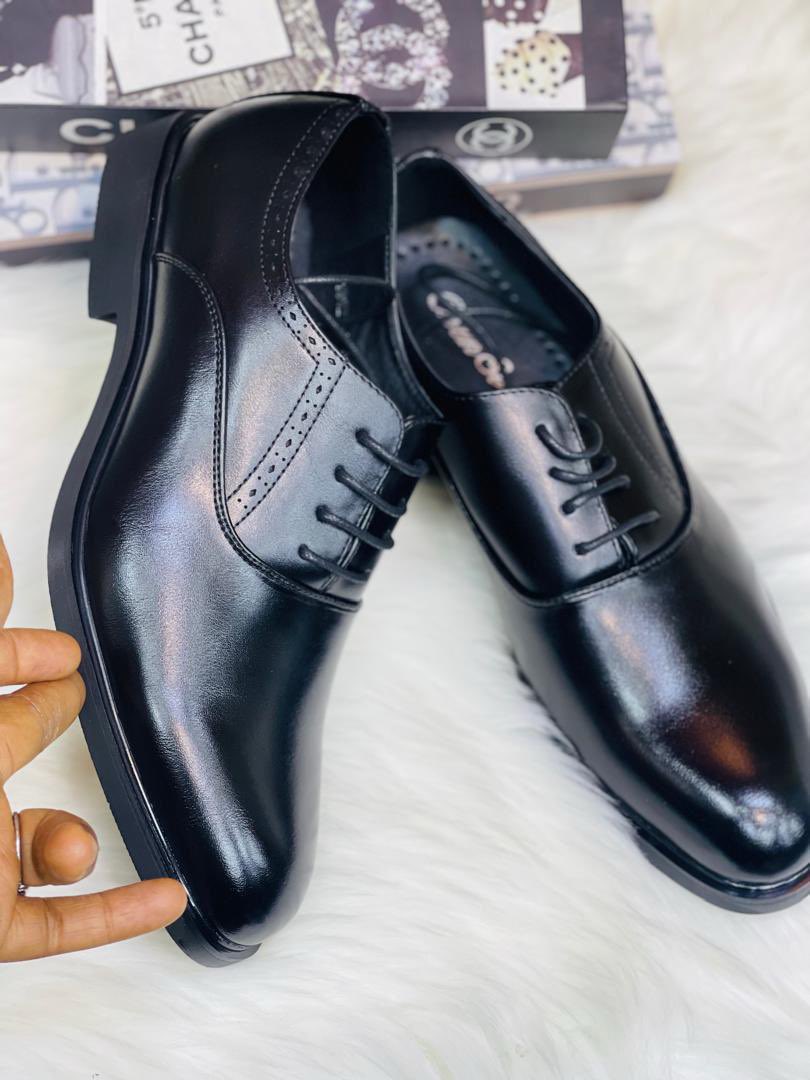 Issaagain's tweet photo. What are you getting him for Valentine? Just a reminder I still sell shoes. Available $40
Sizes 5-12
+263715349142
Nationwide deliveries📌 https://t.co/luCmpBypzc