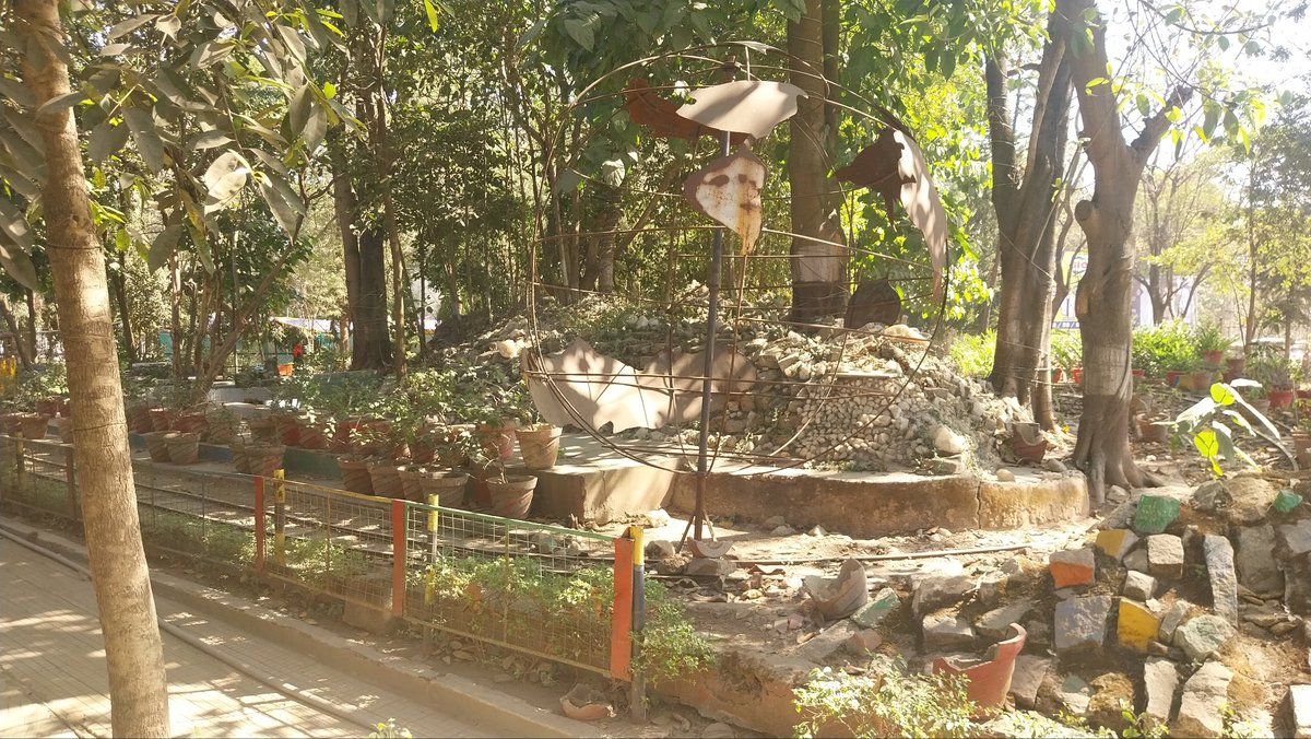 स्वतंत्रता सेनानी और देश के तीसरे राष्ट्रपति डां जाकिर हुसैन के नाम पर रांची में बने पार्क रांची नगर निगम की उपेक्षा के कारण दयनीय स्थित में है, पार्क का जीर्णोद्धार देखरेख जरूरी है।
कल 08 फरवरी को डां जाकिर हुसैन का जन्म दिवस है।
Cc: <a href="/kumarsudivya/">Sudivya Kumar</a>
<a href="/JharkhandDMA/">नगरीय प्रशासन निदेशालय, झारखंड</a>
<a href="/rmccommissioner/">Ranchi Municipal Corporation</a>