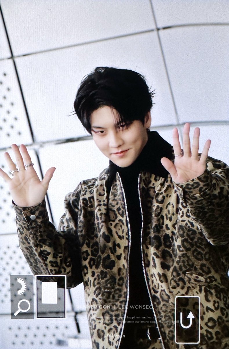 250207 🐯💘
#VANNER #GON #LEEWONSEO
#배너 #곤 #이원서 #곤듀랑원서겐 <a href="/VannerOfficial/">VANNER 배너</a>