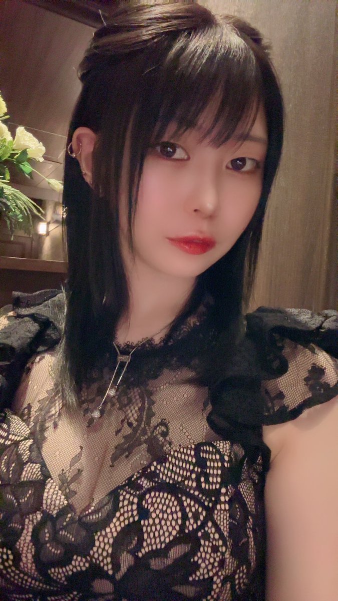 YNTR69's tweet photo. 生きてるます。相変わらずいろんなことを頑張っている人です。毎日必死に生きてますが以前よりも力を抜くことを覚えたので少し息がしやすくなりました。日曜日からイタリアに行ってきます✈️ https://t.co/qmW91a2LqY