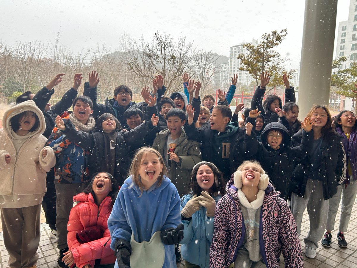ISBLearning's tweet photo. Snowfall like this in Busan is definitely a first for most, if not all, of our students, so we made sure to make the most of the fun and headed outside to...eat the snow. Super experiential learning and great fun outdoors!
#ISBLearning #ISB #부산국제외국인학교 https://t.co/C6IpHSD8b9