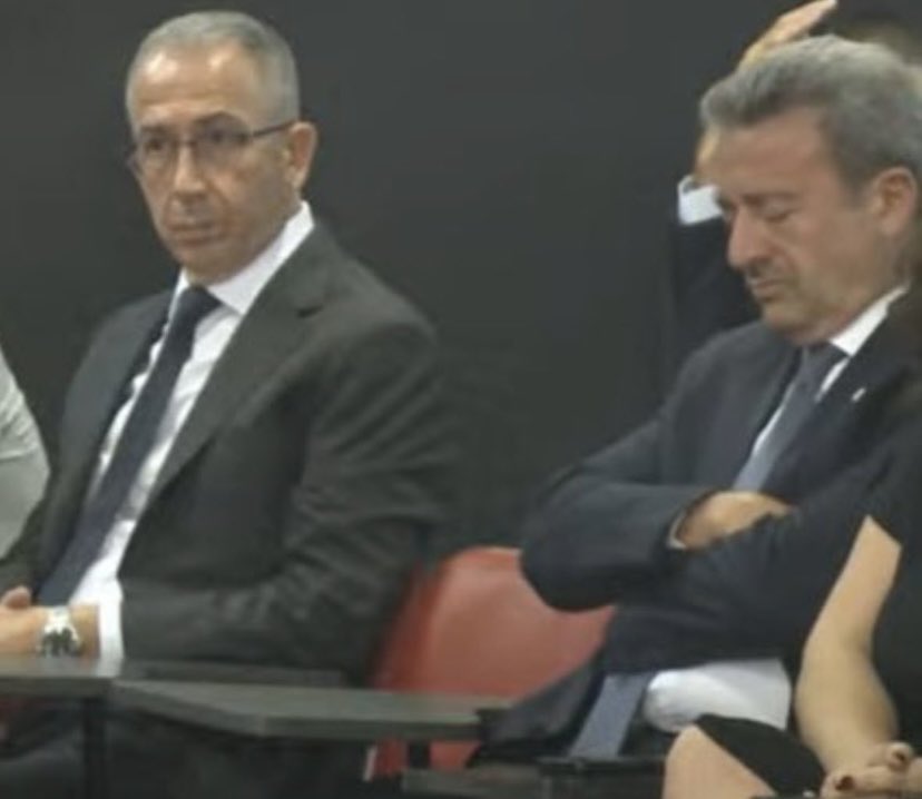 Galatasarayın acil bunlardan kurtulması lazım.